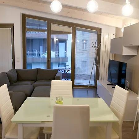 Dingo's House - 5 Minutes From M3 Апартаменты *