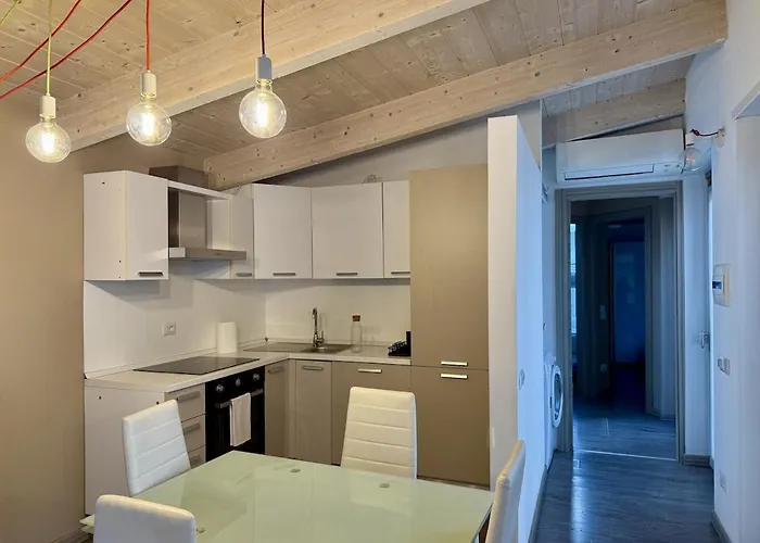 Apartment Dingo's House - 5 Minutes From M3 *