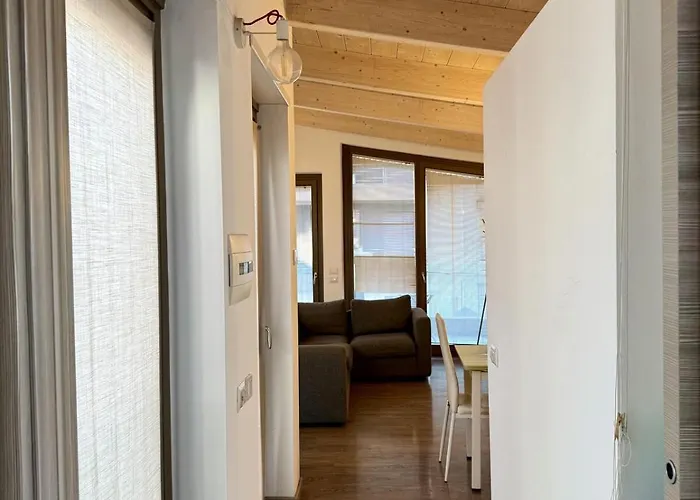 Dingo's House - 5 Minutes From M3 Apartment *