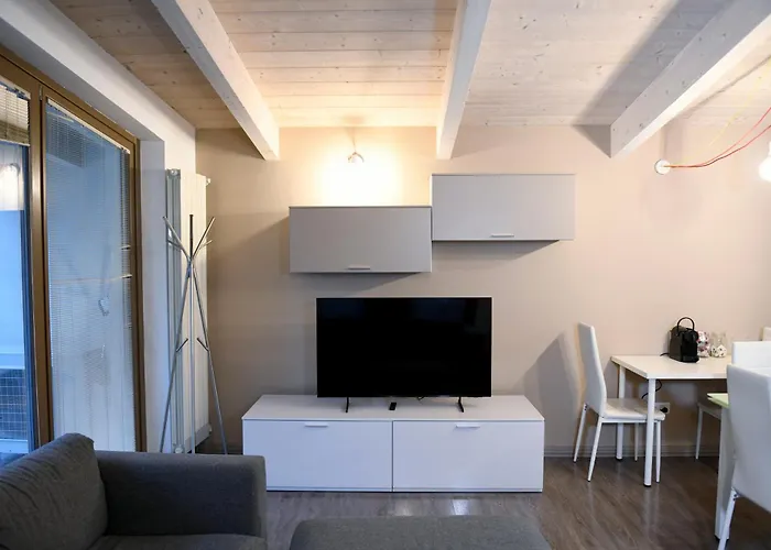 Dingo's House - 5 Minutes From M3 Apartment
