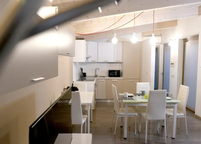 Apartment Dingo's House - 5 Minutes From M3 *